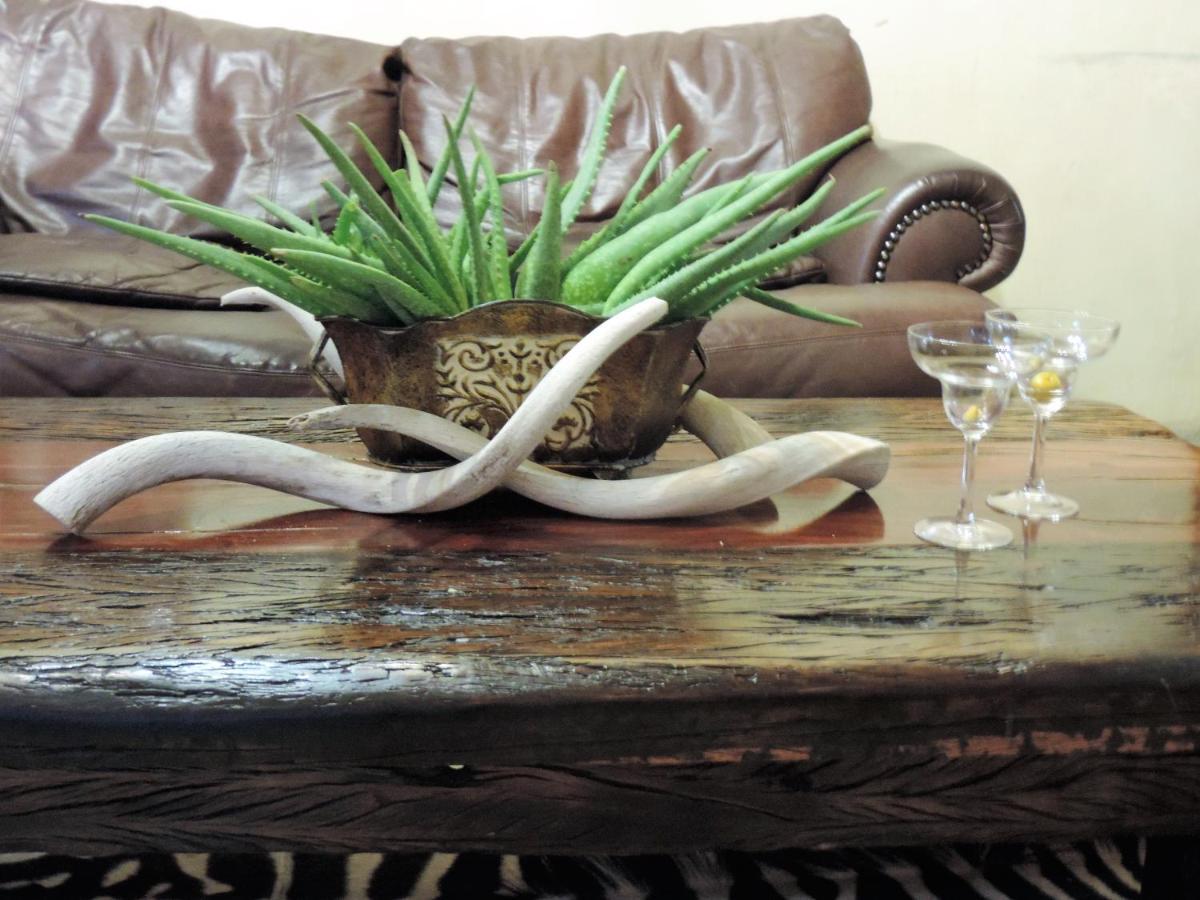 Teri-Lemveli Lodge Beaufort West Exterior foto
