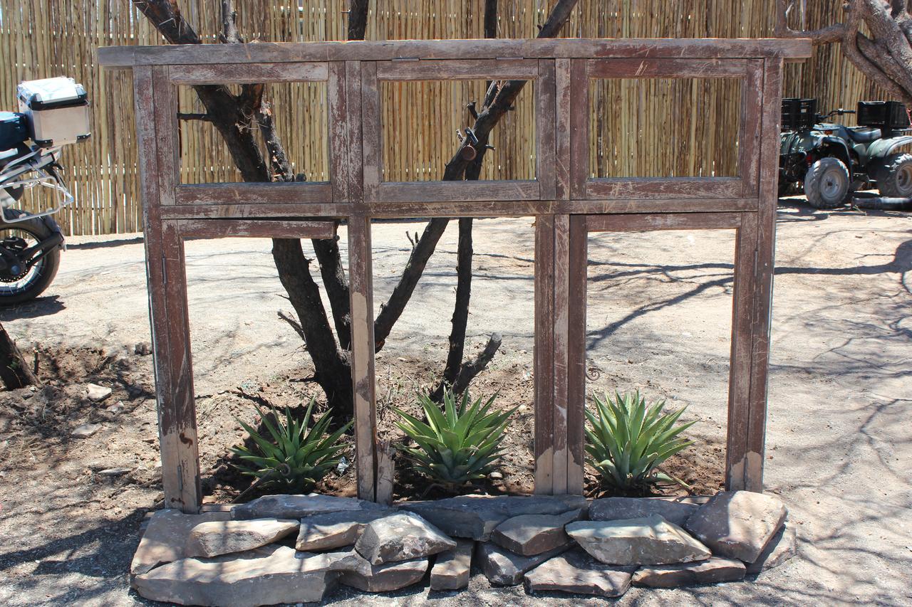 Teri-Lemveli Lodge Beaufort West Exterior foto