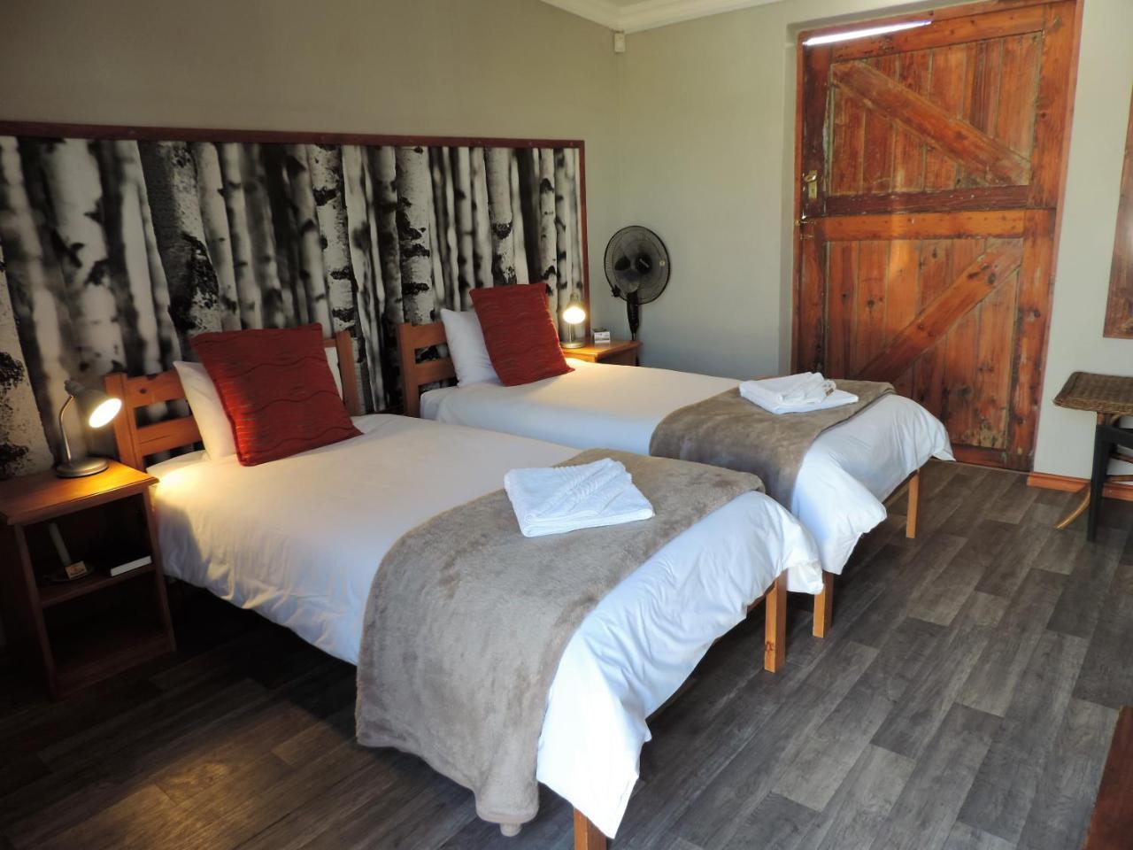 Teri-Lemveli Lodge Beaufort West Exterior foto